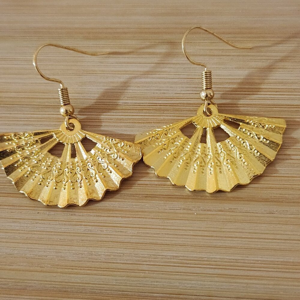 Hand Crafted Pierced Earrings Fan Gold Metal